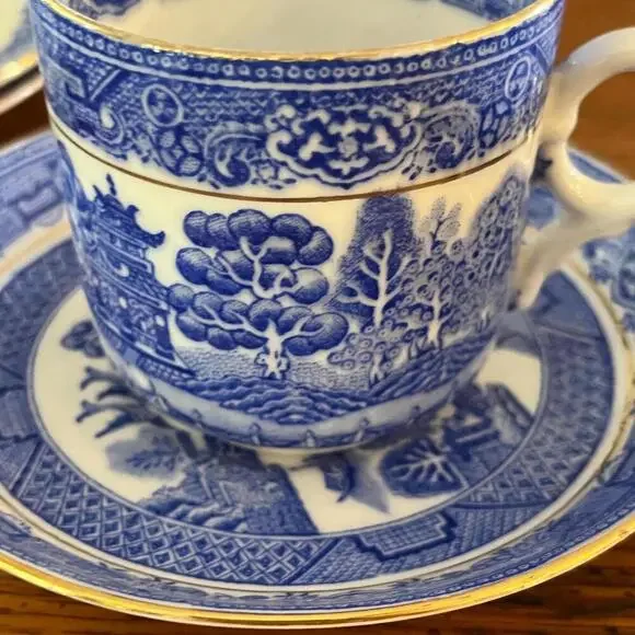 Blue Willow Balmoral China R&D England set of two teacup, saucer and small plate - Picture 1 of 9